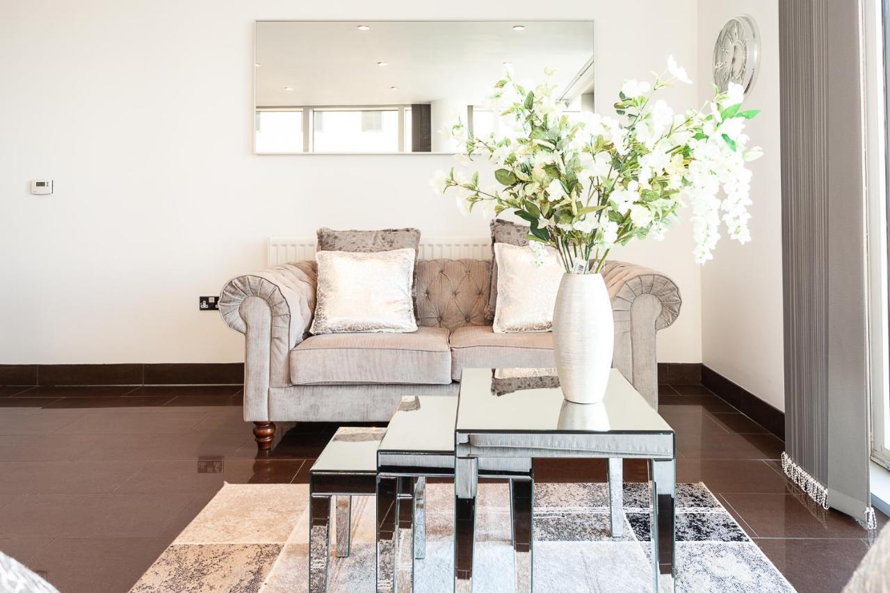 2 Bedroom 2 Bathroom Apartment In Central Milton Keynes With Free Parking And Smart Tv - Contractors, Relocation, Business Travellers Εξωτερικό φωτογραφία