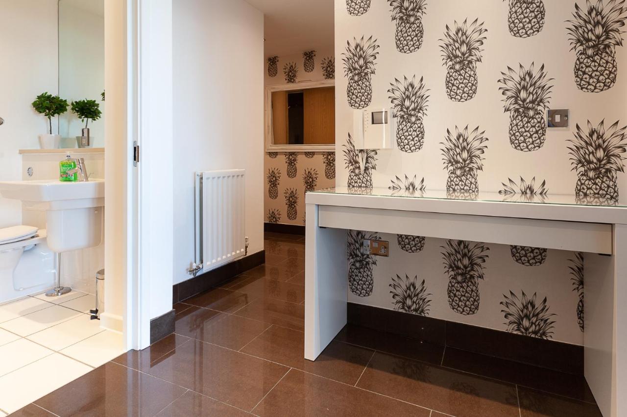 2 Bedroom 2 Bathroom Apartment In Central Milton Keynes With Free Parking And Smart Tv - Contractors, Relocation, Business Travellers Εξωτερικό φωτογραφία
