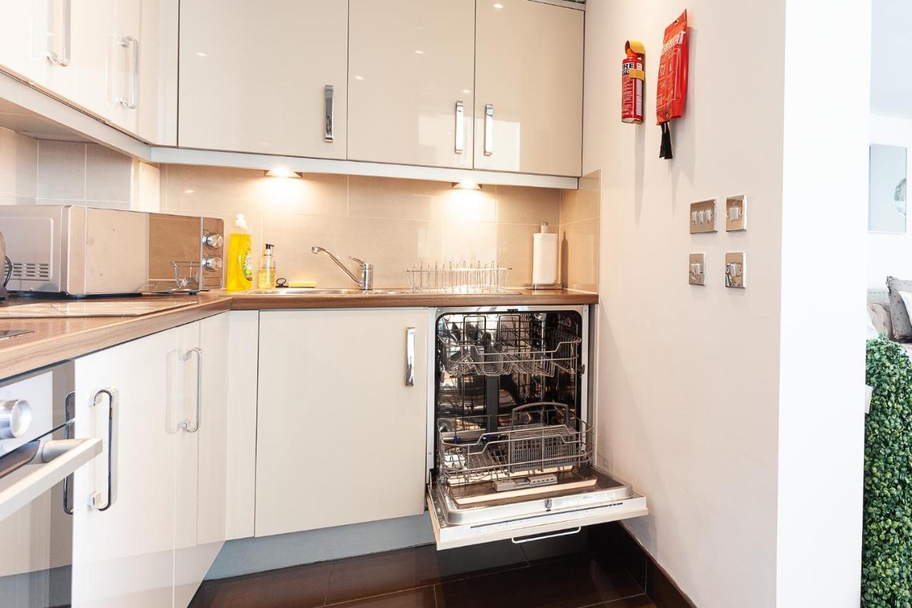 2 Bedroom 2 Bathroom Apartment In Central Milton Keynes With Free Parking And Smart Tv - Contractors, Relocation, Business Travellers Εξωτερικό φωτογραφία